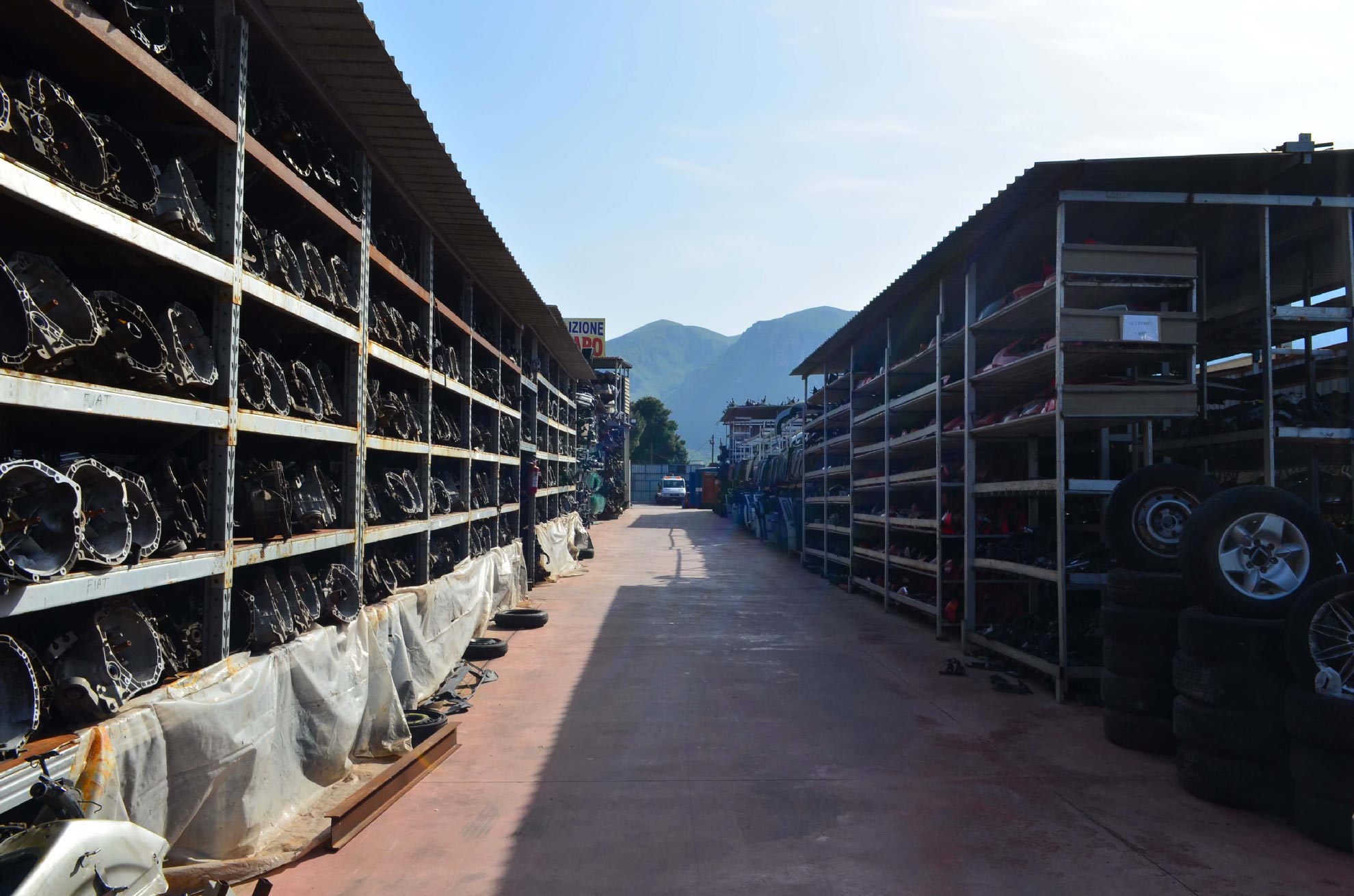 Giaguaro autodemolizione esterno ricambi